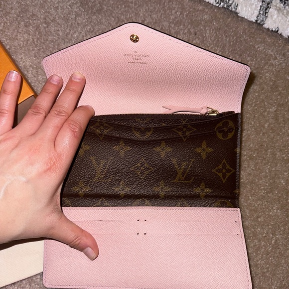 Sarah Louis Vuitton wallet in pink - Picture 2 of 11